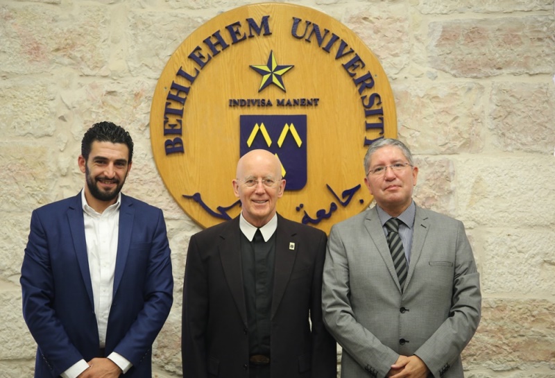 A Delegation from the Representative Office of Ecuador Visits Campus