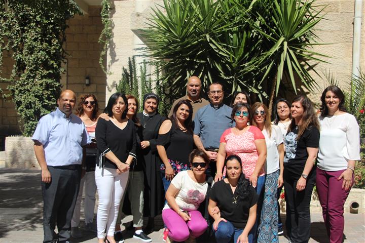 مجموعة من المشاركين في برنامج تأهيل معلمي الديانة المسيحية تزور جامعة بيت لحم