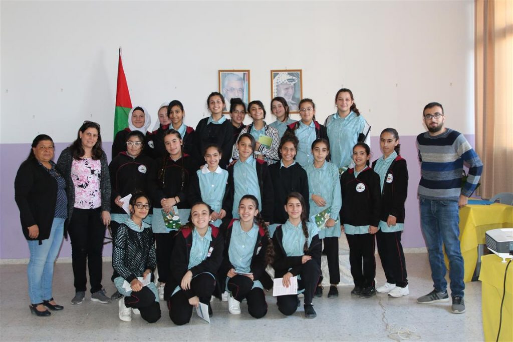 متحف فلسطين للتاريخ الطبيعي يختتم سلسة ورش عمل بيئية توعوية مع طلبة المدارس
