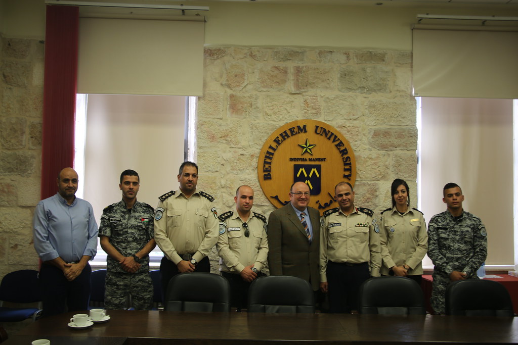 وفد من الضابطة الجمركية يزور جامعة بيت لحم