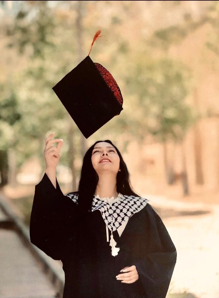 الطالبة روان ابو ريحان الأولى على مستوى الوطن تدرس التمريض في جامعة بيت لحم