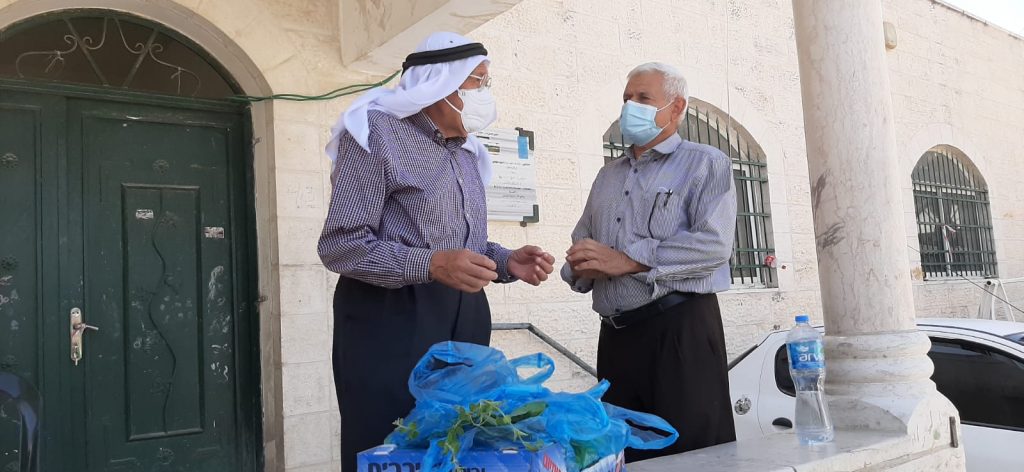 متحف فلسطين للتاريخ الطبيعي ينهي توزيع أشتال في وادي المخرور