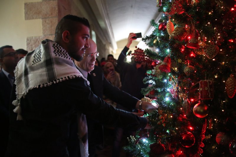 Community Gathers for Annual Christmas Tree Lighting Ceremony