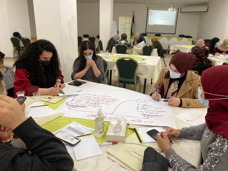 Students Participate in Research Competition