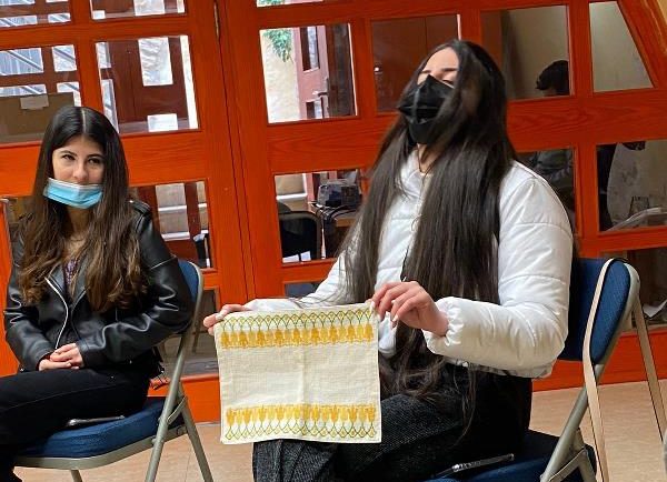 Students Participate in Feminine Project