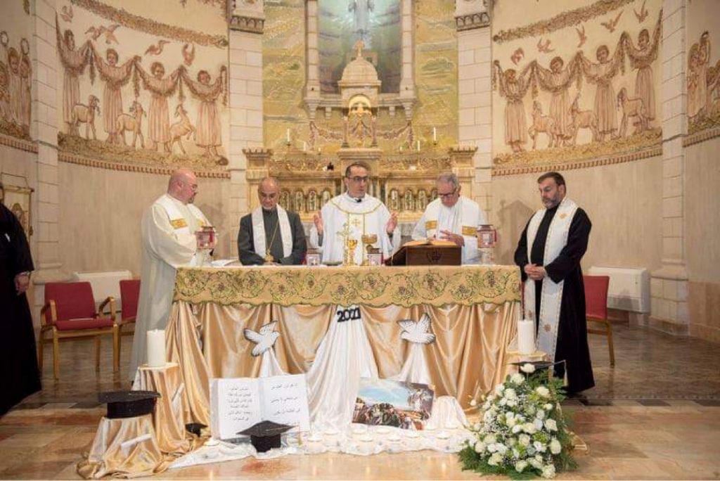 Religious Studies Department Holds Mandate Mass for Graduates