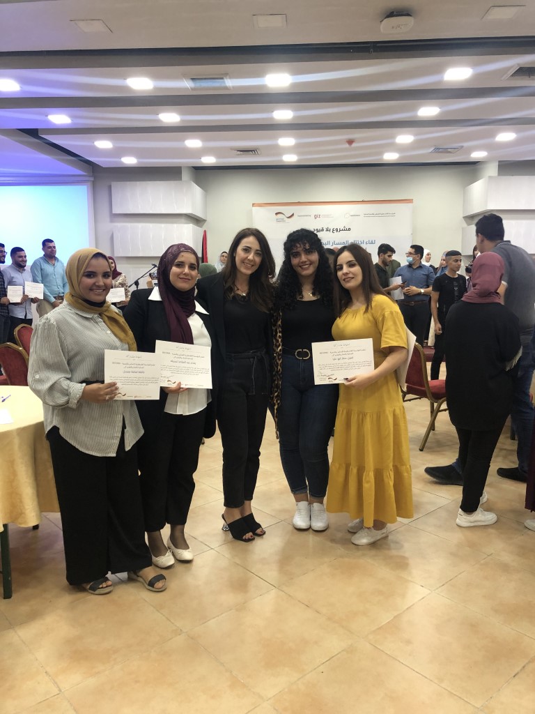 Students Participate in Research Competition