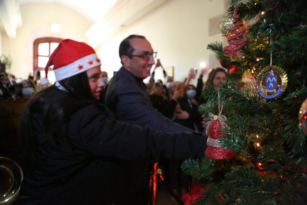 إنارة شجرة الميلاد في حرم جامعة بيت لحم
