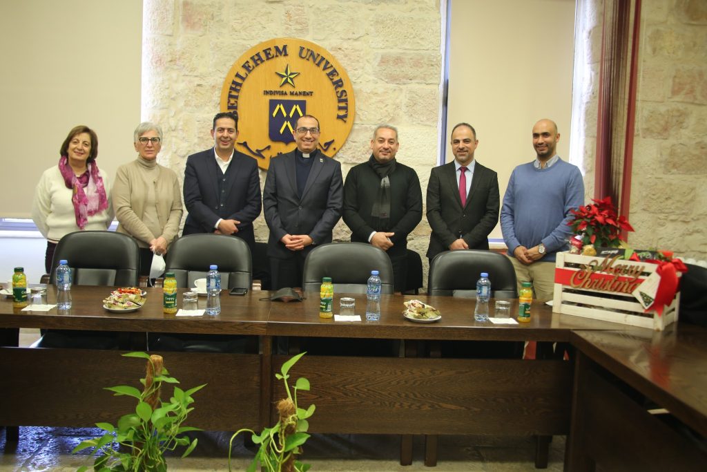 وفد من جامعة فلسطين الأهلية يزور الجامعة