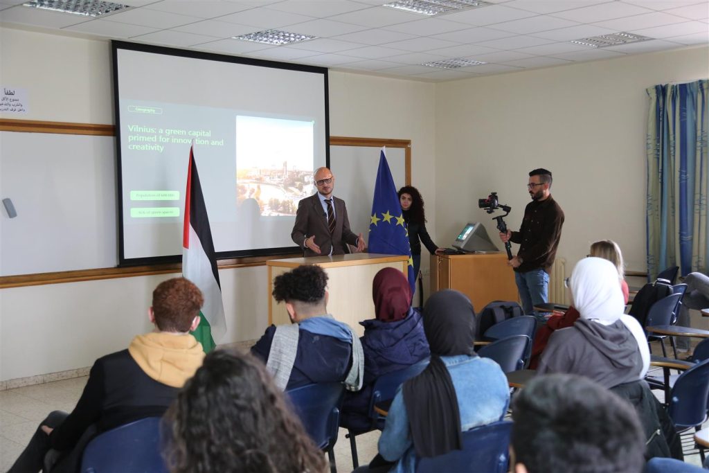 محاضرة حول جمهورية ليتوانيا في جامعة بيت لحم