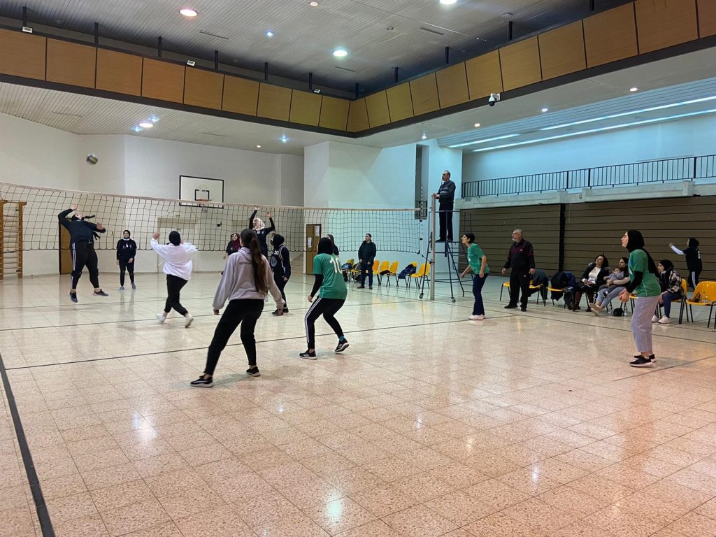 بالتعاون مع برنامج الأمم المتحدة الإنمائي اللجنة الأولمبية تنظم بطولة كرة طائرة نسوي