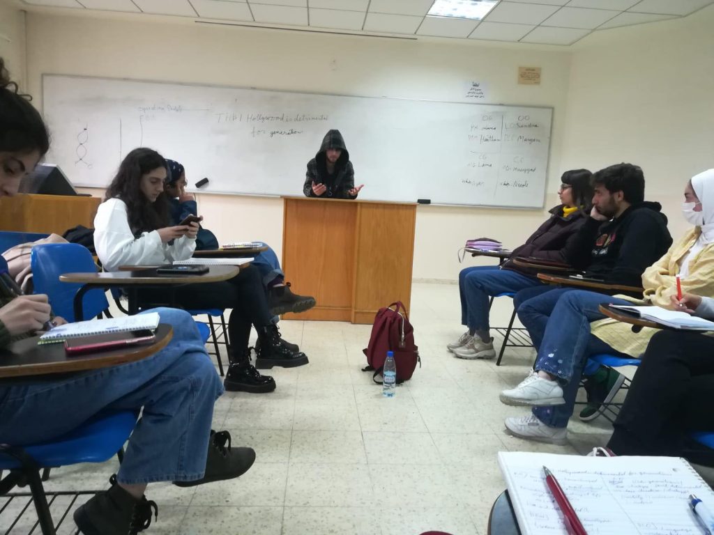 نادي المناظرة باللغة الانجليزية