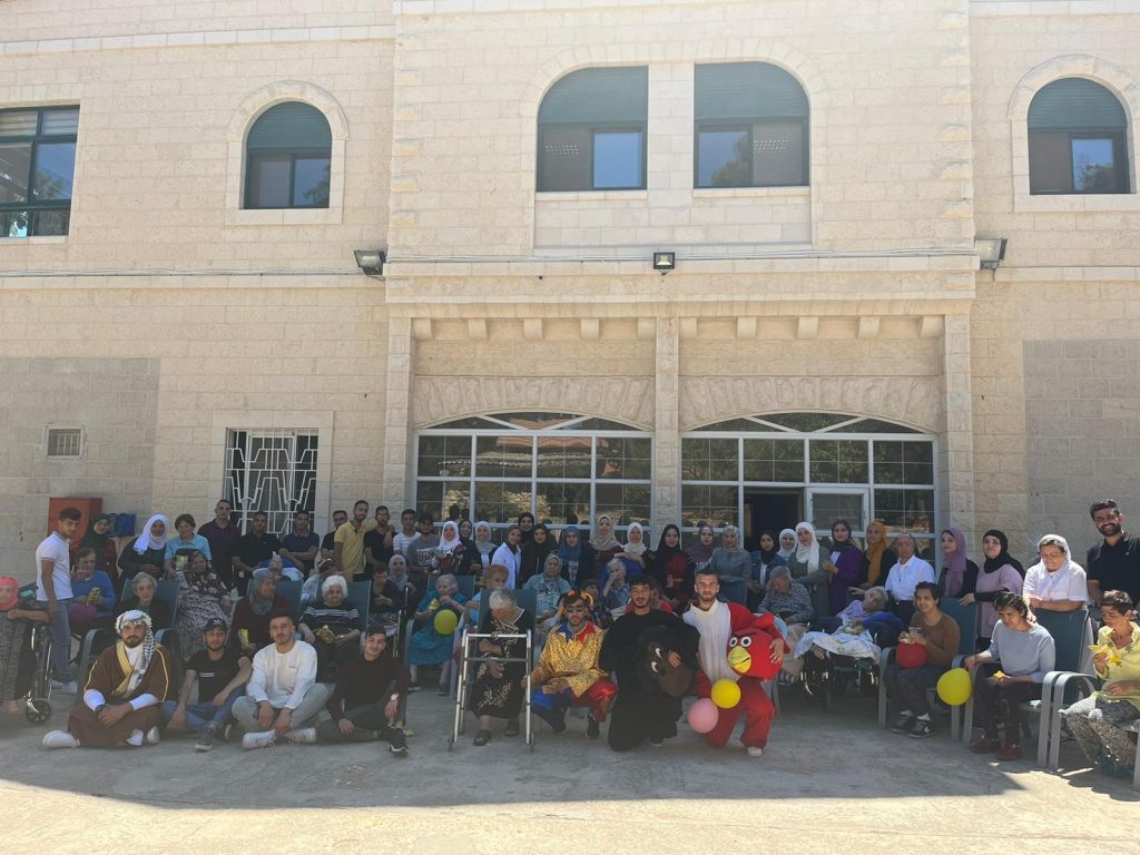 Qubeibeh Students Visit Elderly House