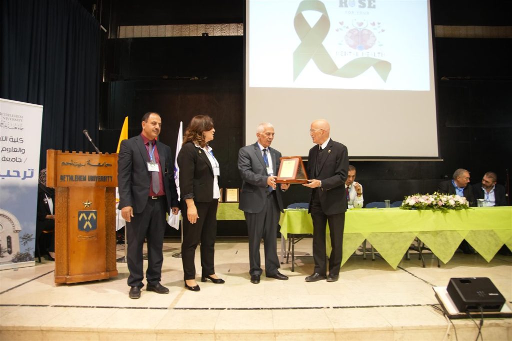 كلية التمريض في جامعة بيت لحم تنظم يومًا علميًا حول الصحة النفسية