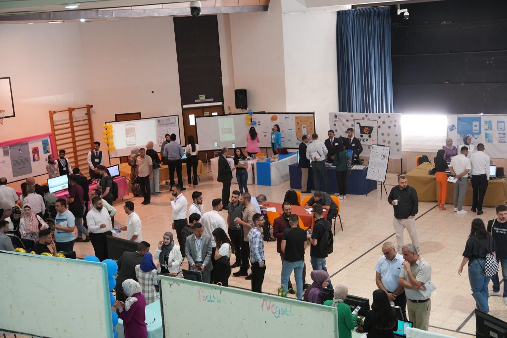 Students Develop Three Mobile Applications for Startups