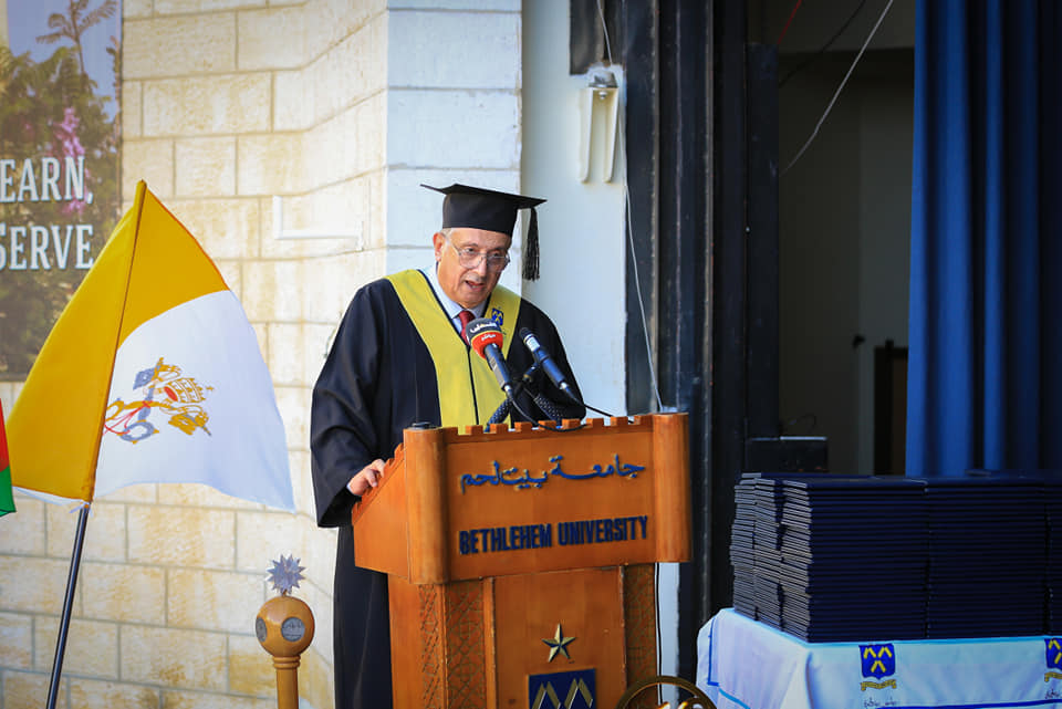 شارك وزير التعليم العالي والبحث العلمي أ. د. محمود أبو مويس وأسرة  الوزارة في حفل تخريج الفوج الـ 46 من طلبة جامعة بيت_لحم