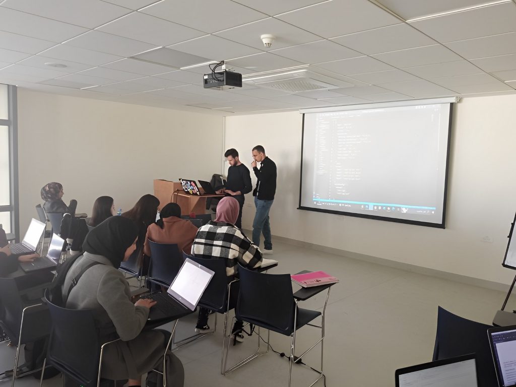 Website Development Skills Workshop Held on Campus