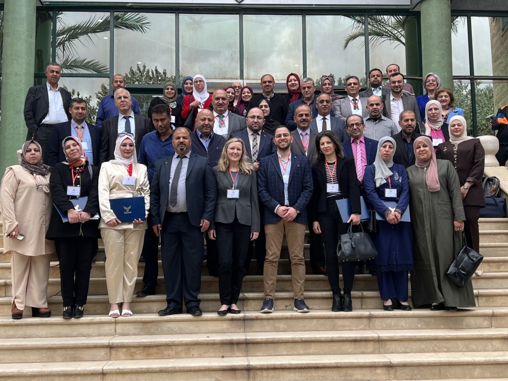 المؤتمر العلمي الدولي الأول المشترك بين الجامعات الفلسطينية بعنوان تحديات اللغة والاتصال في عصر الرقمنة 