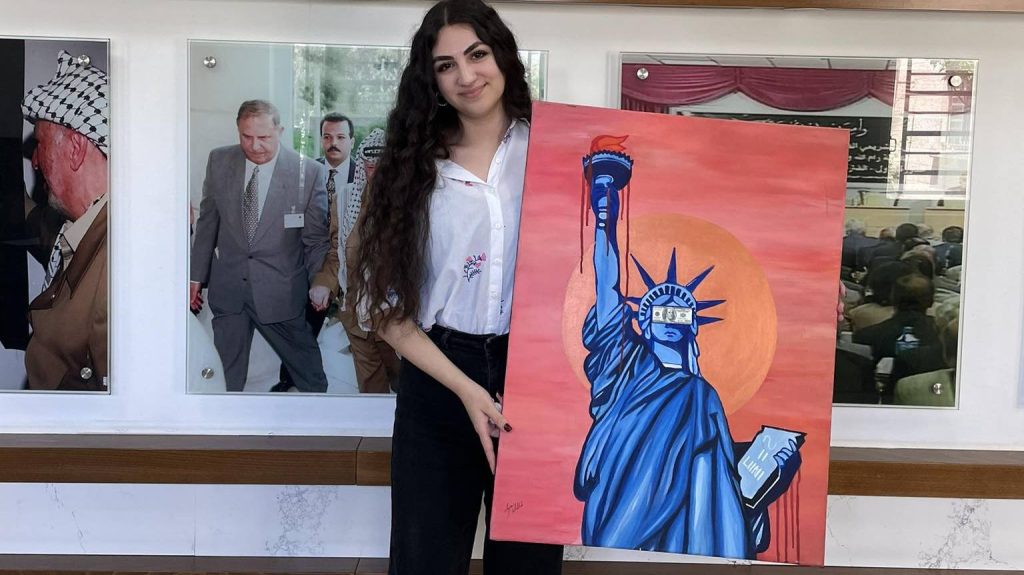وزارة التربية والتعليم العالي وهيئة مكافحة الفساد تُكرمان الطلبة الفائزين في مسابقة الرسم