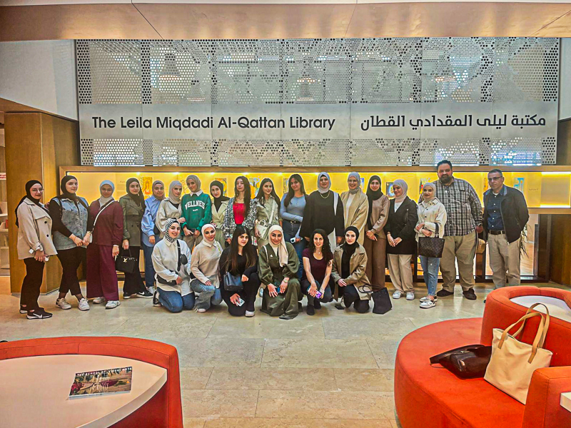 وفد طلابي من جامعة بيت لحم ينظم زيارة علمية إلى مؤسسة عبد المحسن القطان