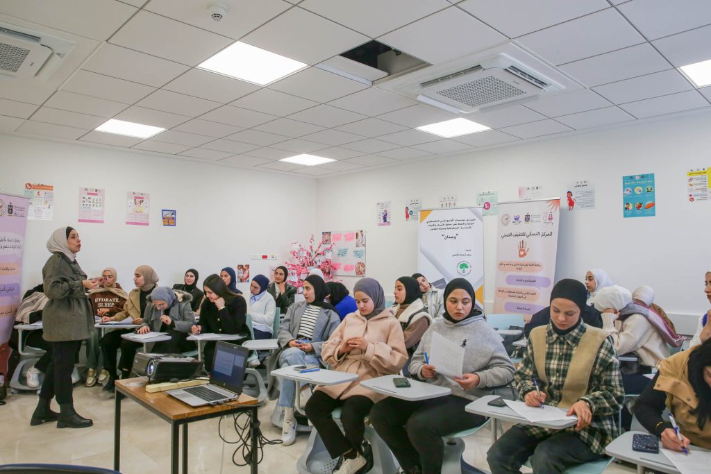 لقاءات لطلاب التمريض والقبالة حول القضايا النفسية والاجتماعية