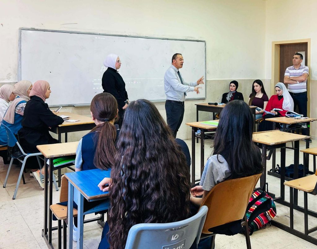 دائرة اللغة العربية تنظم نشاط في مدرسة الفرير