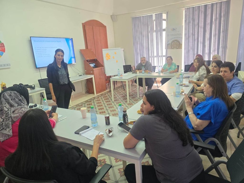 ورشة تدريبية حول إعداد التقارير الداخلية لطاقم عمادة شؤون الطلبة