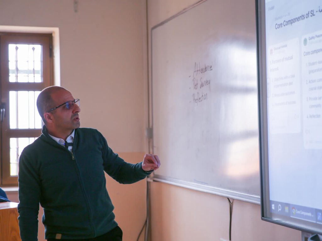 Academic Innovation Hub Hosts Session on Integrating Service-Learning into University Teaching