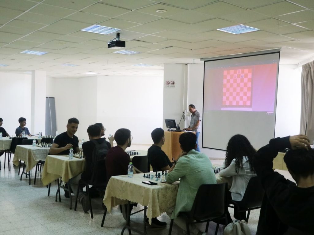 الدائرة الرياضية تنظم ورشة تدريبية في لعبة الشطرنج