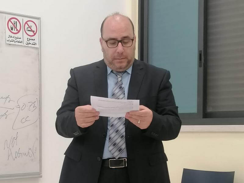 محاضرة حول الاستدامة وأنظمة الطاقة الشمسية الكهرومغناطيسية