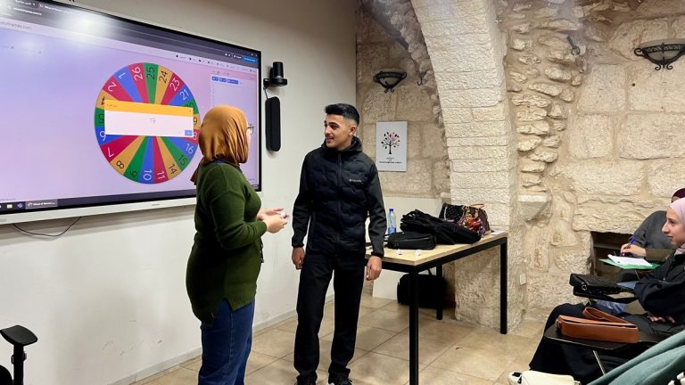 مبادرات تدريبية في صحافة الموبايل والذكاء الاصطناعي لطلبة الاعلام التفاعلي والتواصل